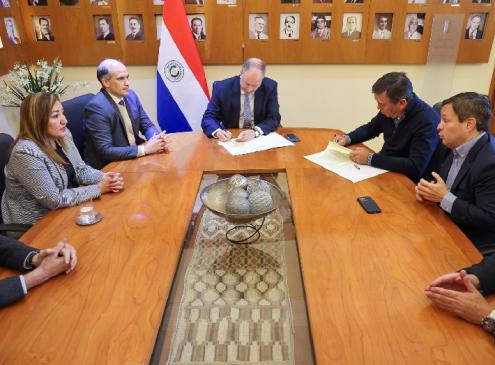 Reunión de la MAI con directivos de Catastro, acompaña el Gerente General del MEF