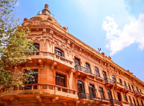 Vista del palacio alegre, sede del MEF
